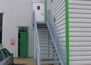 Escalier d'usine galvanisé