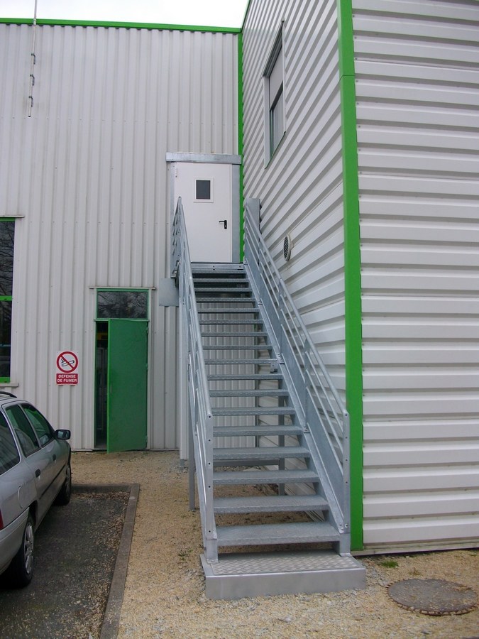 Escalier d'usine galvanisé